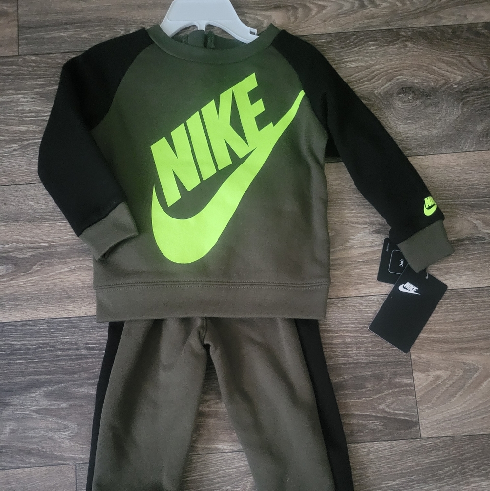 Nike Warm up set 18 months